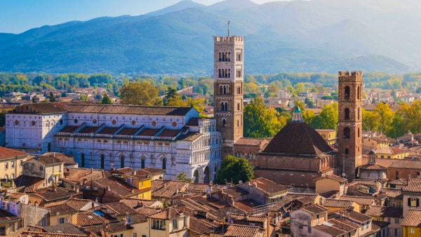 Panoramautsikt i Lucca, med Duomo of San Martino. Toscana, Italia.