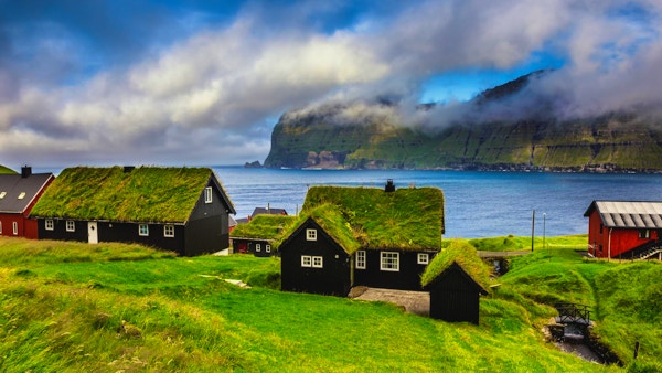 Landsbyen Mikladalur som ligger på øya Kalsoy, Færøyene, Danmark