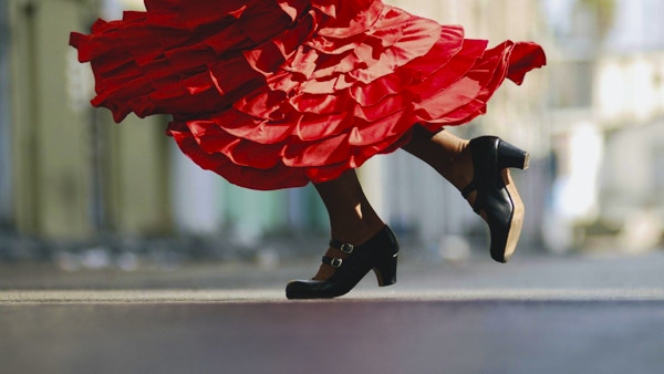 Kvinne danser Flamenco.