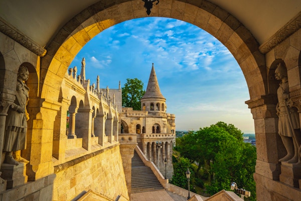 Tower of Fisherman's Bastion i Budapest by, Ungarn.