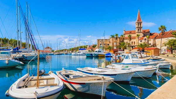 Dalmatia er et smalt belte på østkysten av Adriaterhavet som strekker seg fra øya Rab i nord til Kotorbukta i sør.