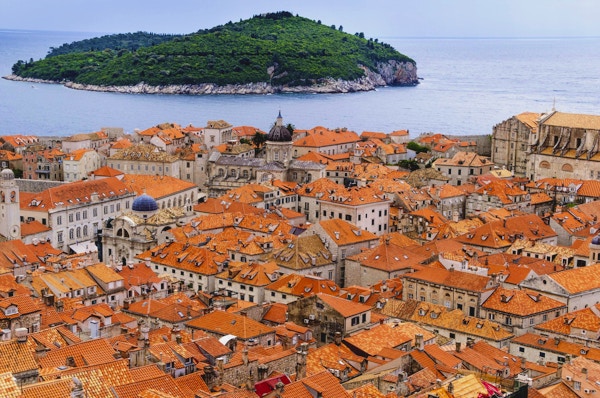 Utsikt over takene i middelalderbyen Dubrovnik, Kroatia.