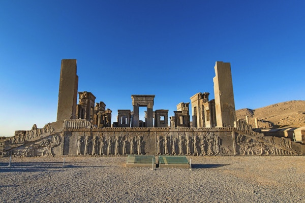 Ruinene og søylene av Apandana i byen Persepolis, Iran.