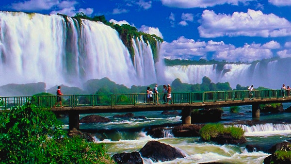 Iguazú-fossen er et spektakulært syn.