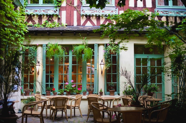 Rouen (Seine-Maritime, Haute-Normandie, Frankrike) - Domstolen for eldgamle bar - restaurant om kvelden