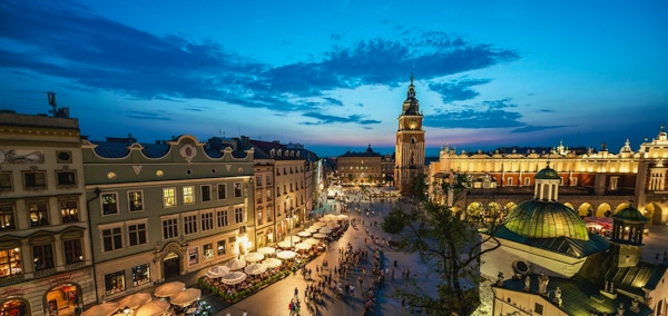 Markedsplassen i Krakow, Polen ved solnedgang