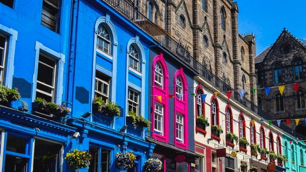 Nydelig bilde av Victoria Street i Edinburgh. Skottland.