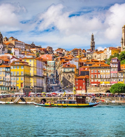 Porto, Portugal gamlebyens skyline fra over Douro-elven.