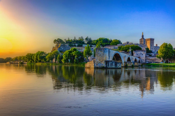 Saint Benezet-broen og Palais des Papes i Avignon, Sør-Frankrike