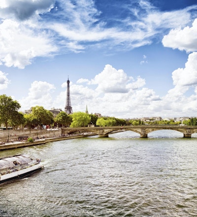 September ettermiddag i Paris ved Seinen.