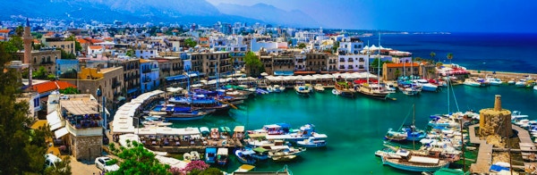 Den pittoreske, gamle havnen i Kyrenia