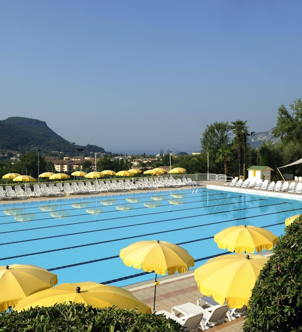 Poiano resort pool 02