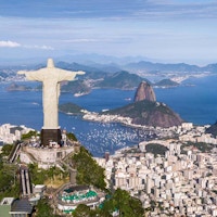 her ser man den store kristusstatuen  i Rio de Janeiro