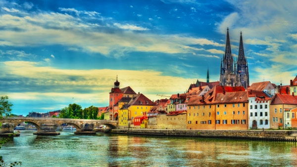 Utsikt mot Regensburg med Donauelven i Bayern, Tyskland