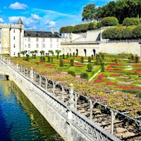 Fransk slott med hage.