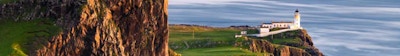 Neist Point er et av de mest kjente fyrene i Skottland og kan bli funnet på den vestligste spissen av Skye nær Glendale.