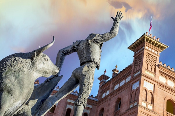 Madrid Landmark. Bullfighter-skulptur foran tyrefektarenaen Plaza de Toros de Las Ventas i Madrid, en turist- sightseeing i Spania.