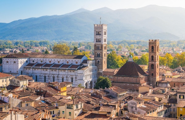 Panoramautsikt i Lucca, med Duomo of San Martino. Toscana, Italia.