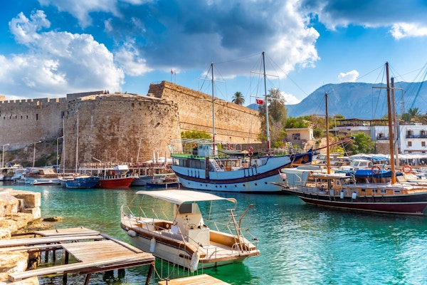 Kyrenia havn med festningen i bakgrunnen.