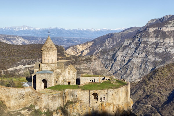 Tatev-klosteret er et kloster fra 900-tallet som ligger på et stort basaltplatå nær Tatev-landsbyen i Syunik-provinsen i sørøst i Armenia.