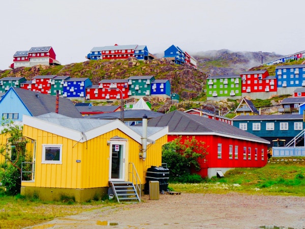 Qaqortoq er den største landsbyen i Sør-Grønland med 3000 innbyggere.
