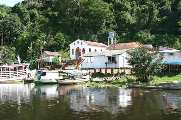 Boca da Valeria er en avsidesliggende indisk landsby ved sammenløpet av Amazonas og Rio da Valeria i Brasil.
