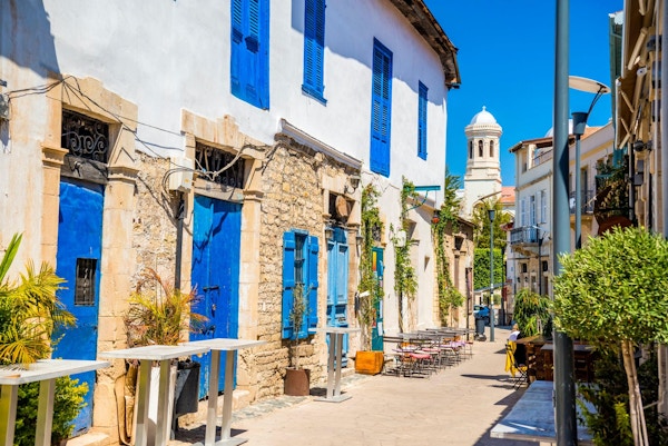 Genethliou Mitellla street, en turistgate som fører til Ayia Napa katedral. Limassol, Kypros.