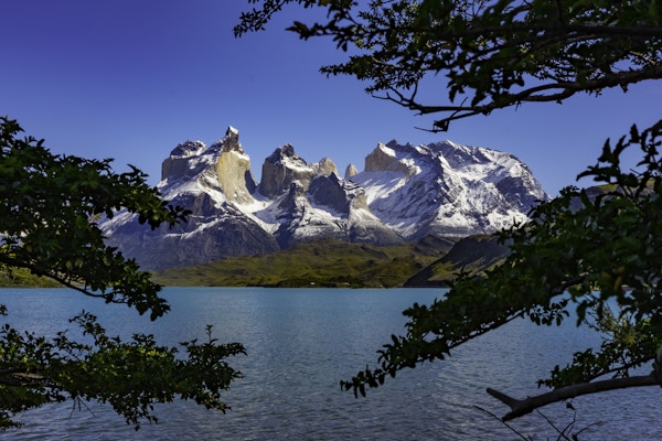 Torres Del Paine nasjonalpark er en nasjonalpark som omfatter fjell, isbreer, innsjøer og elver i det sørlige chilenske Patagonia.