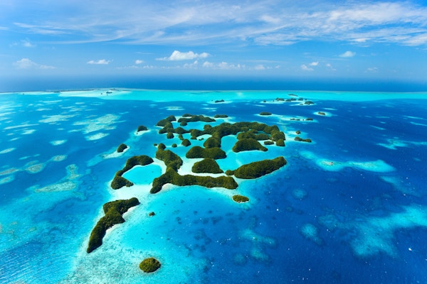 Vakker utsikt over 70 øyer i Palau ovenfra