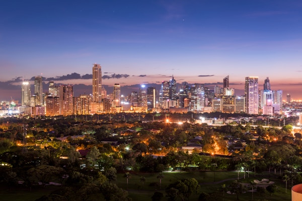 Heis, nattutsikt over Makati, forretningsområdet Metro Manila.