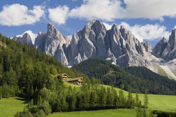 Topper av Odle-gruppen i Syd-Tirol, Italia.