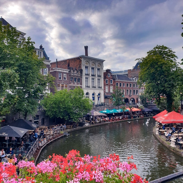 Utsikt ved kanalen som går gjennom Utrecht
