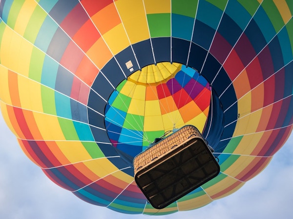 Luftballong fotografert nedenfra.