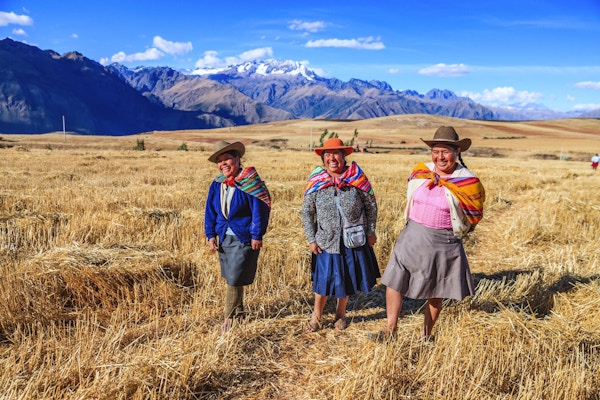 Inkaenes Urubambadal er en dal i de peruanske Andesfjellene, nær inkahovedstaden Cusco og nedenfor den forhistoriske, hellige byen Machu Picchu. Dalen inkluderer alt mellom Pisac og Ollantaytambo, parallelt med Urubambaelven, også kjent som Vilcanotaelven eller Wilcamayo, som denne hellige elven kalles når den renner gjennom dalen. Elven henger sammen med mange sideelver som renner gjennom tilstøtende daler og juv og består av mange arkeologiske rester og landsbyer. Dalen var verdsatt av inkaene på grunn av sine unike geografiske og klimatiske kvaliteter. Den var en av imperiets viktigste steder for utvinning av naturrikdommer og det beste stedet for maisproduksjon i Peru.