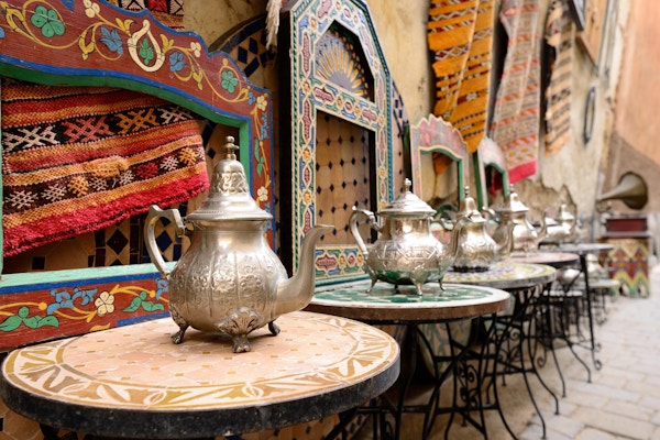 Dekorative elementer på markedet i Medina.