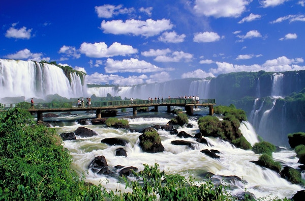 Iguazú er verdens største fossefall og et imponerende syn.