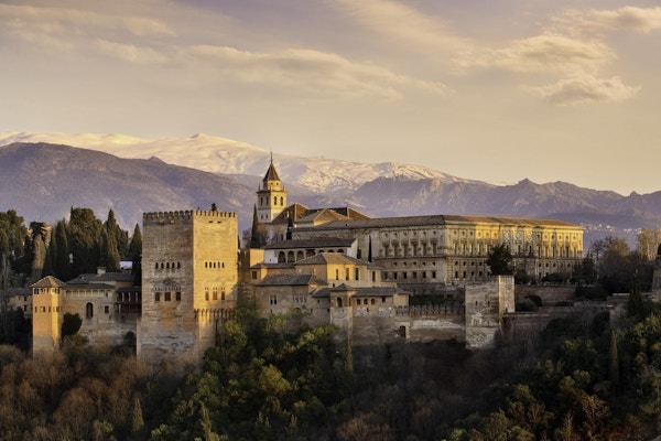 Utsikt til Alhambra i Granada, Spania.