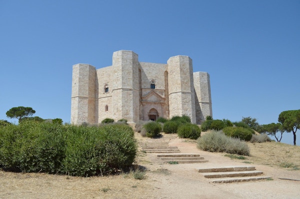 Fotografi av slottet bygget av Federico II, Andria, Puglia