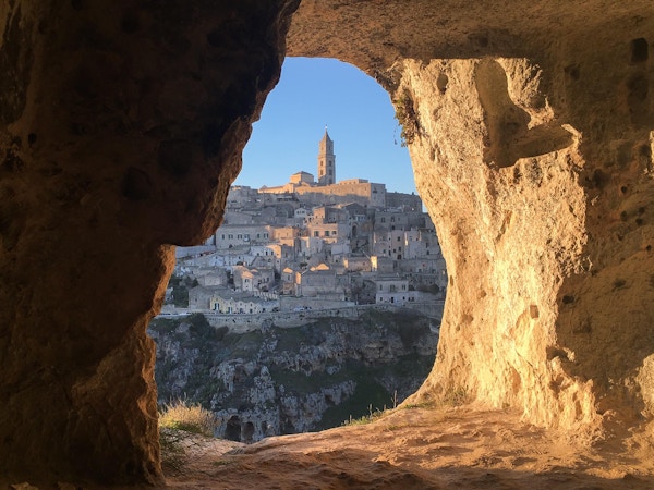 Panoramautsikt gjennom hule av sassi av Matera, basilicata, Italia. UNESCOs europeiske kulturhovedstad 2019