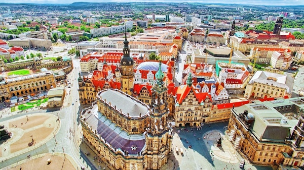 Historisk sentrum i Dresden gamleby. Dresden har en lang historie som hovedstad og kongelig residens for valgene og kongene av Sachsen.Saxony,