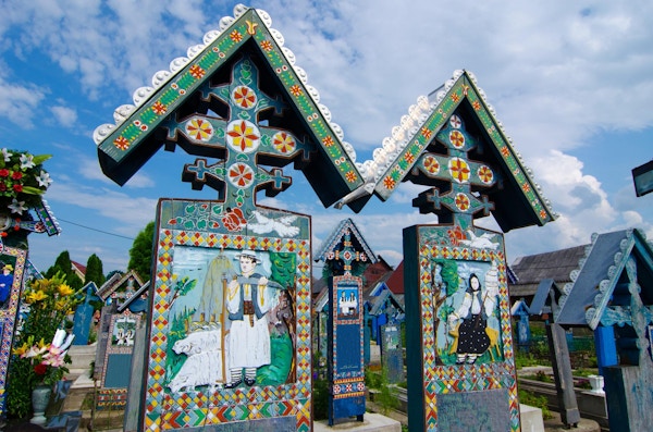 Den lystige kirkegården i Sapanta, Maramures, Romania. Alle gravene er unike og laget av tre.