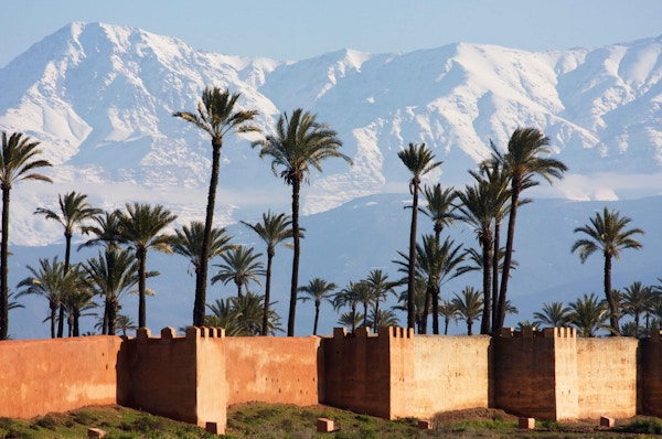 Voller i Marrakesh med Atlasfjellene i bakgrunnen.