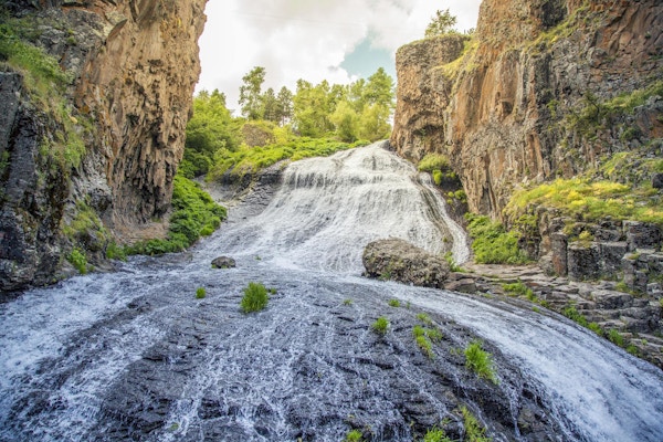 Jermuk waterfall, Arpa-elven i Armenia.