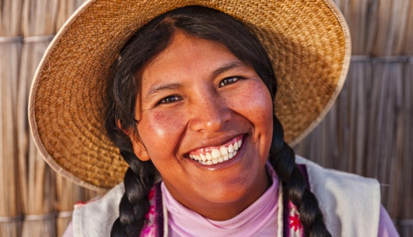 Peruansk kvinne med karakteristisk hatt.