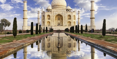 Taj Mahal i morgenlys. Ligger i Agra, India.