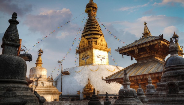 Swayambhunath Stupa står på høyden i Katmandu, Nepal