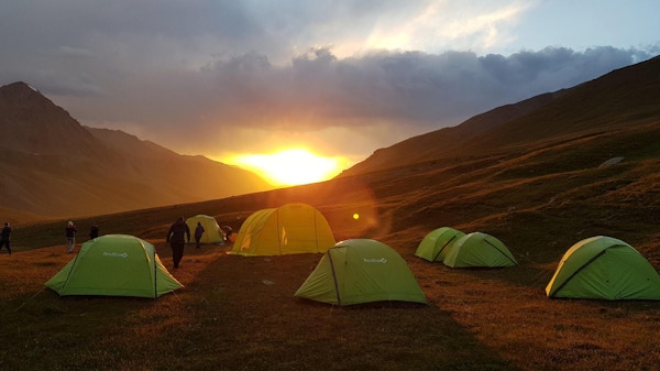 Teltleir ved Kol Ukok på vei mot Issyk Kul