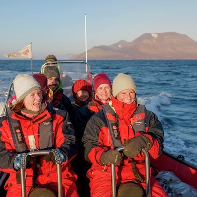 På ribsafari på havet utenfor Svalbard