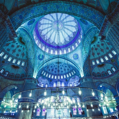Interiøret i den blå moskeen, Istanbul. Tyrkia