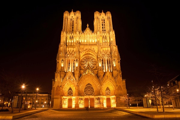 Berømte Notre-Dame de Reims om natten, UNESCOs verdensarvliste